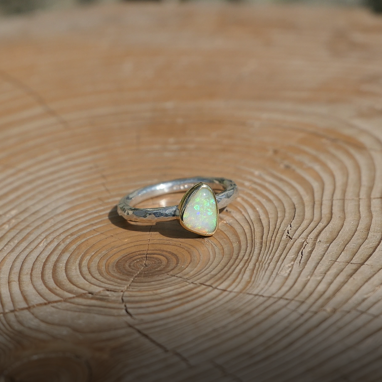 Lightning Ridge crystal opal ring, silver with an 18k gold bezel