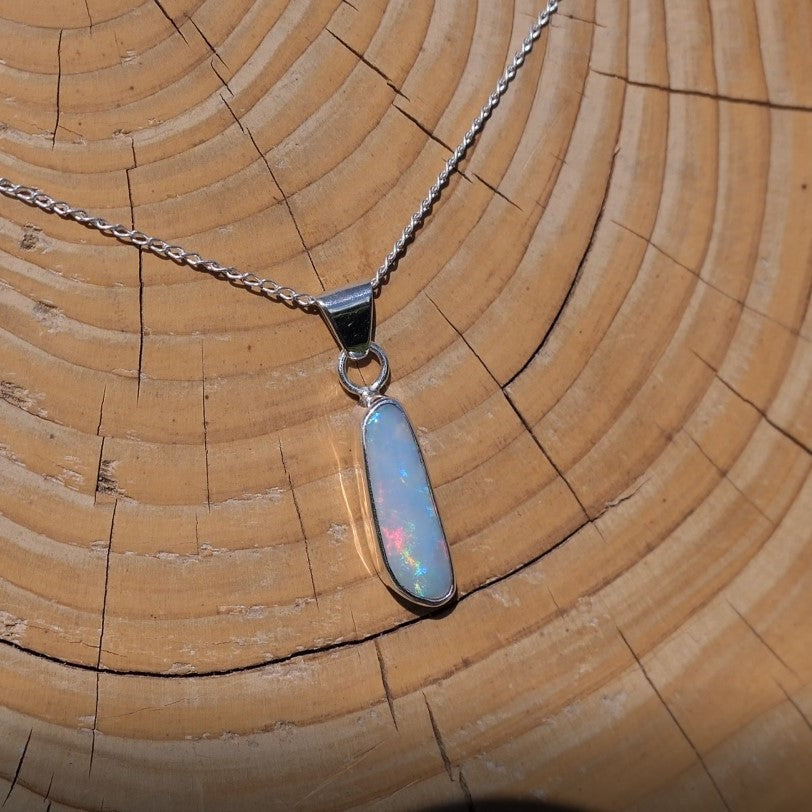 Silver pendant with white base Coober Pedy opal.