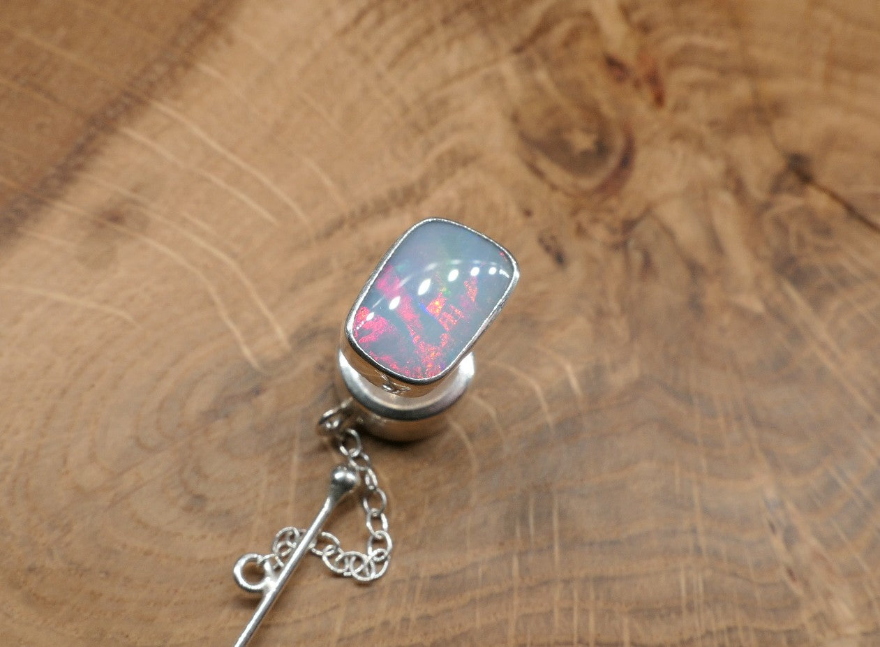 Silver tie tack with a ribbon pattern shell doublet