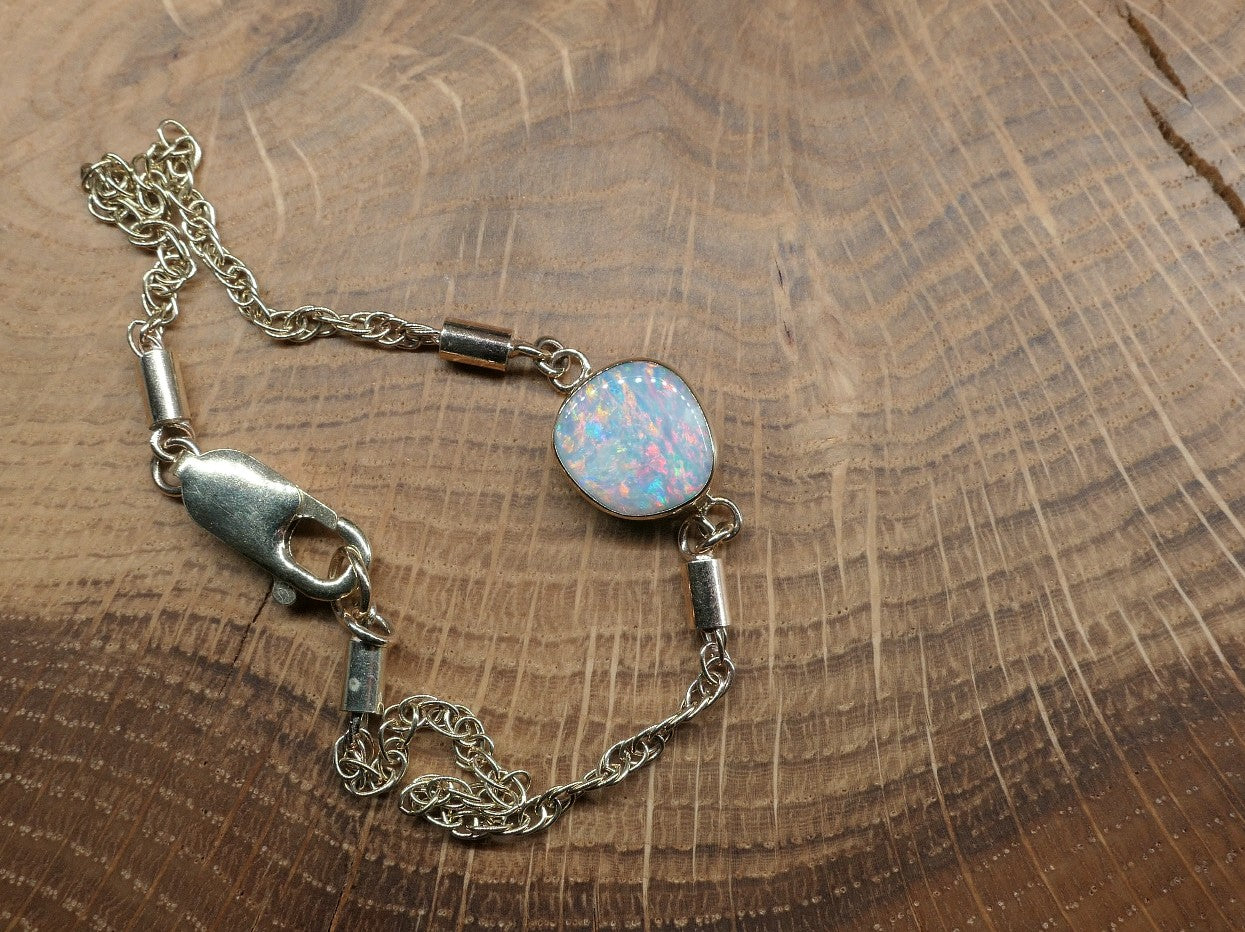 9k gold opal bracelet with a Mintubi solid opal.