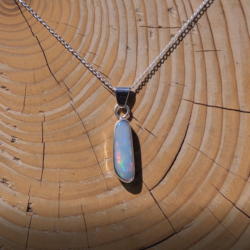 Silver pendant with white base Coober Pedy opal.