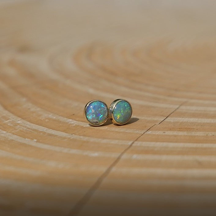 5mm 18k gold ear studs