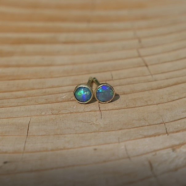 4mm 18k gold earstuds