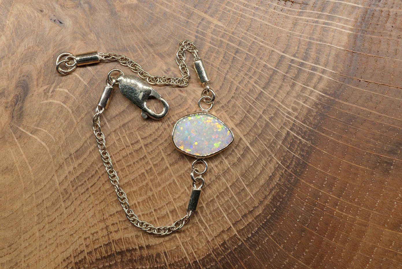 9k gold opal bracelet with a Lightning Ridge semi-black opal