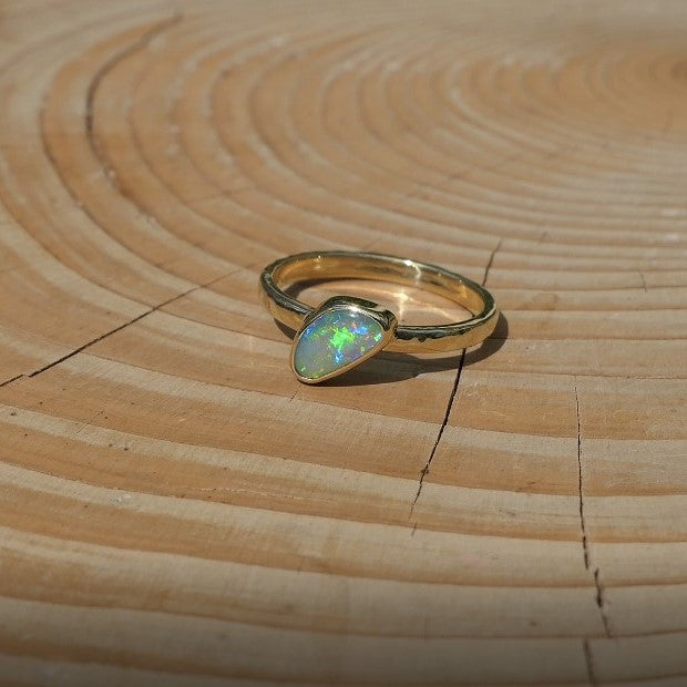 18K Gold opal ring