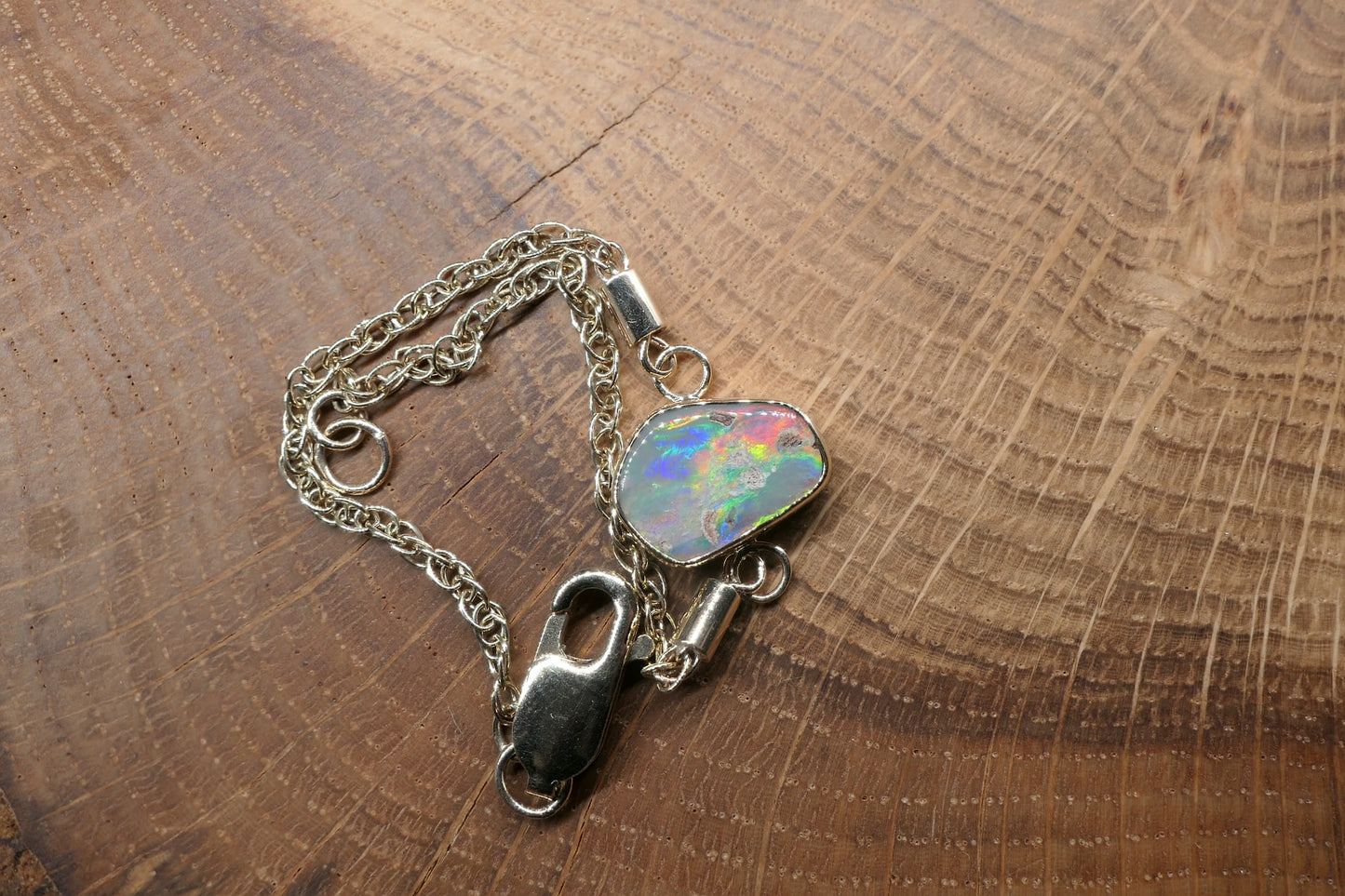 9k gold opal bracelet with a Lightning Ridge doublet opal