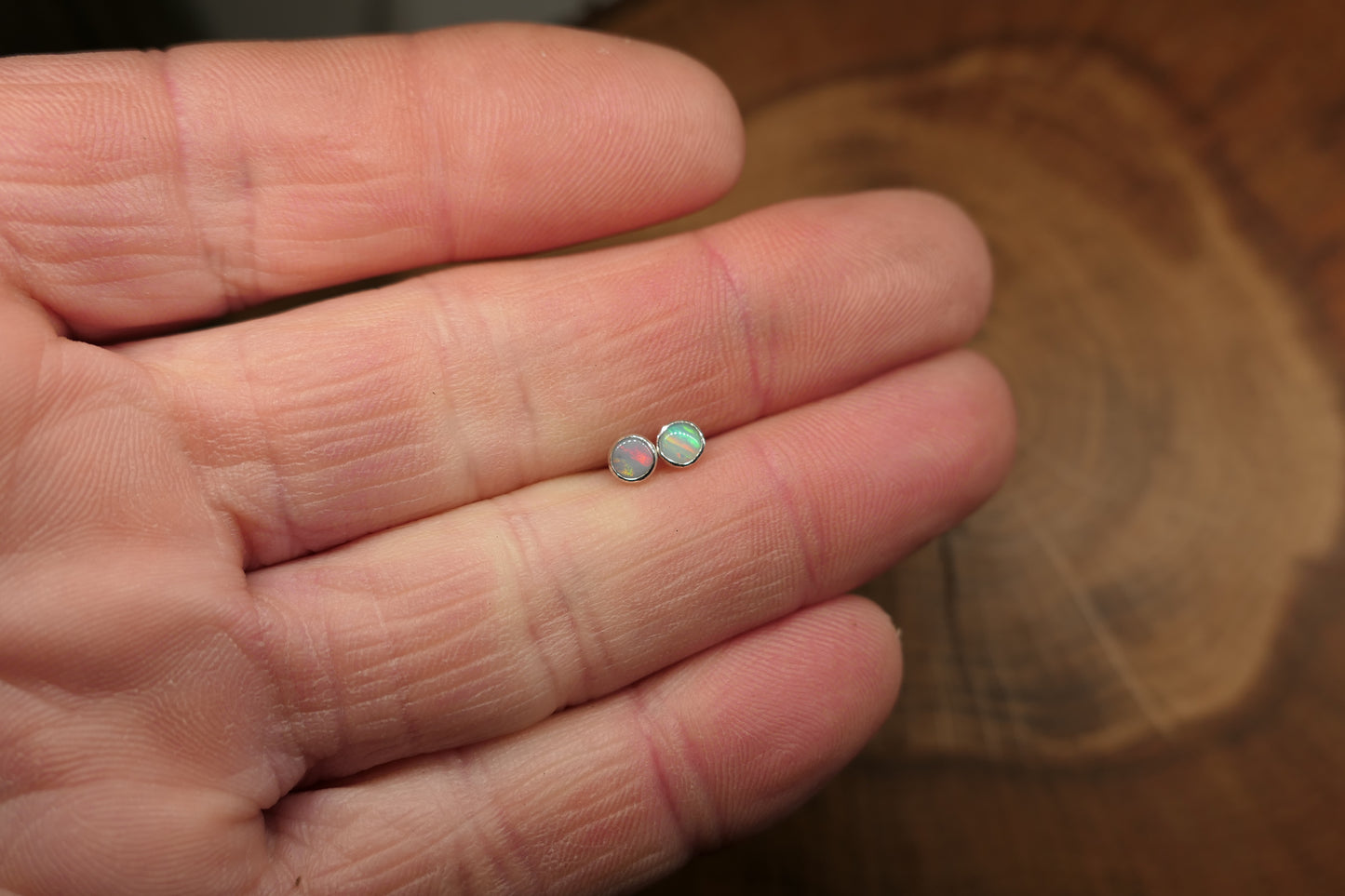 4mm opal earstud