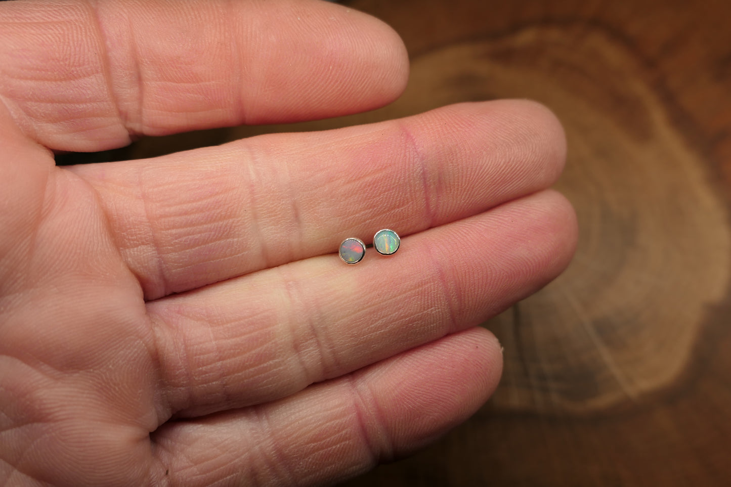 4mm opal earstud