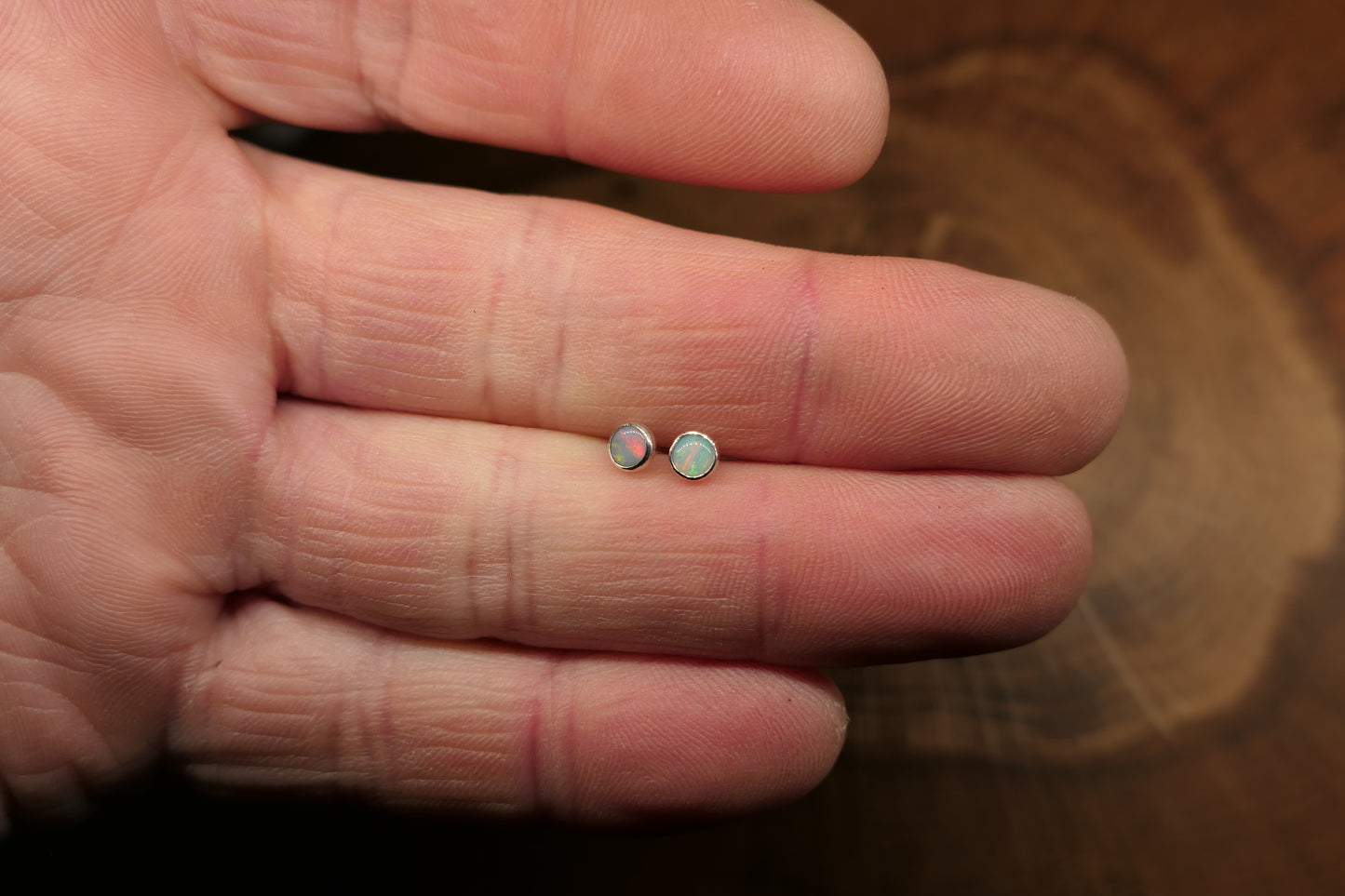 4mm opal earstud