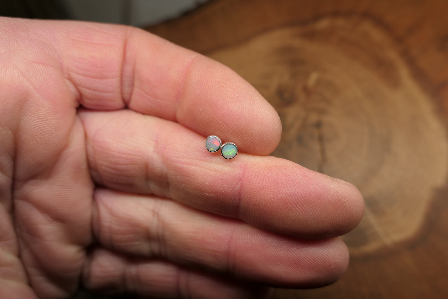 4mm opal earstud