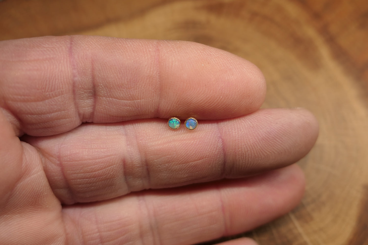 3mm 18k gold earstuds