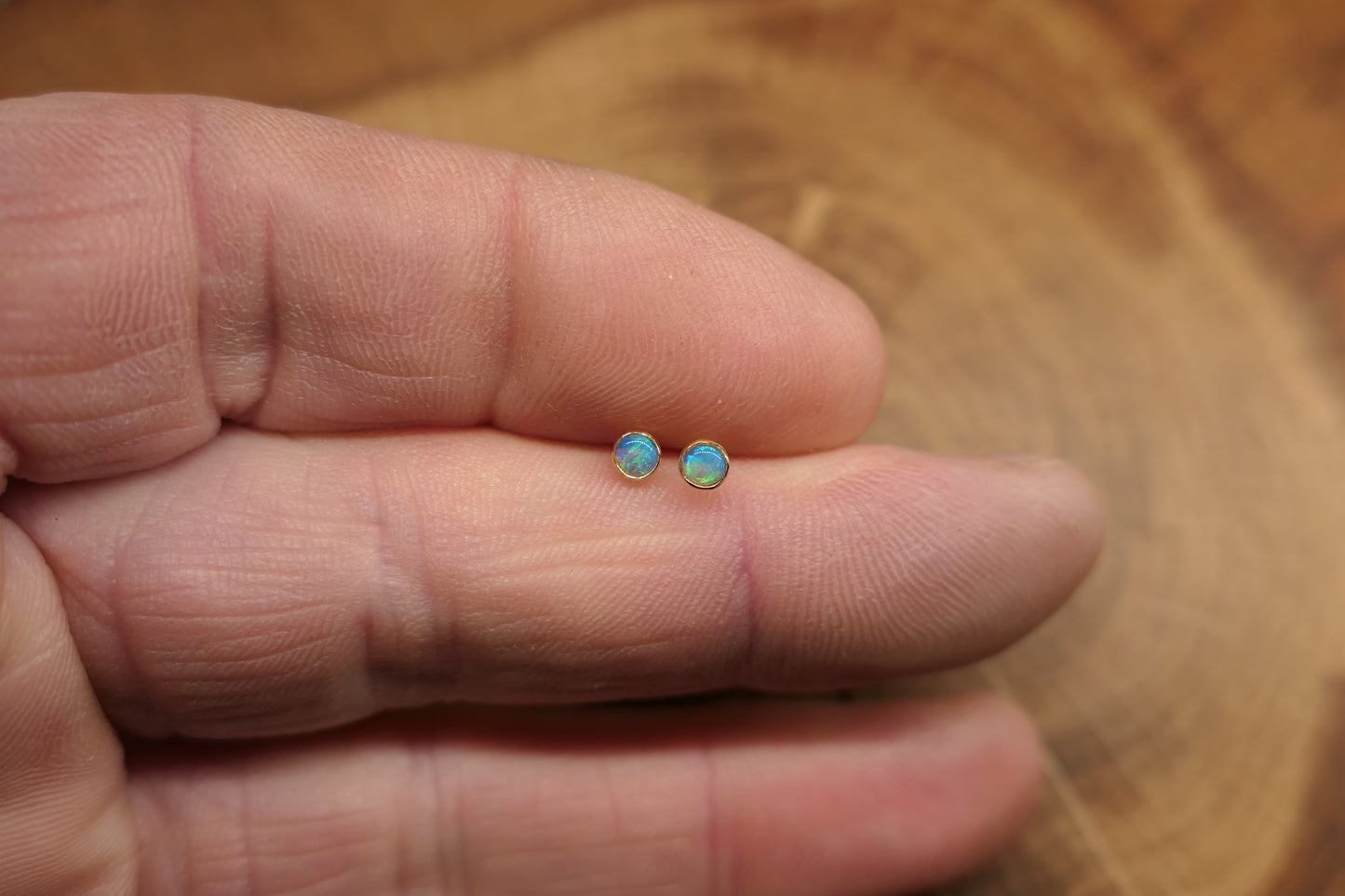 3mm 18k gold earstuds