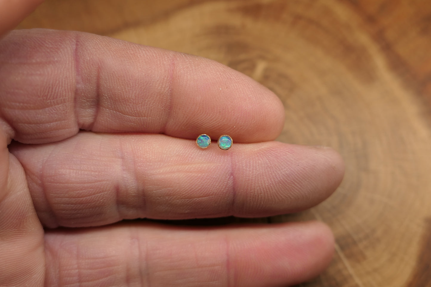 3mm 18k gold earstuds