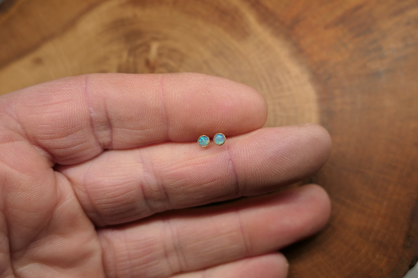 3mm 18k gold earstuds