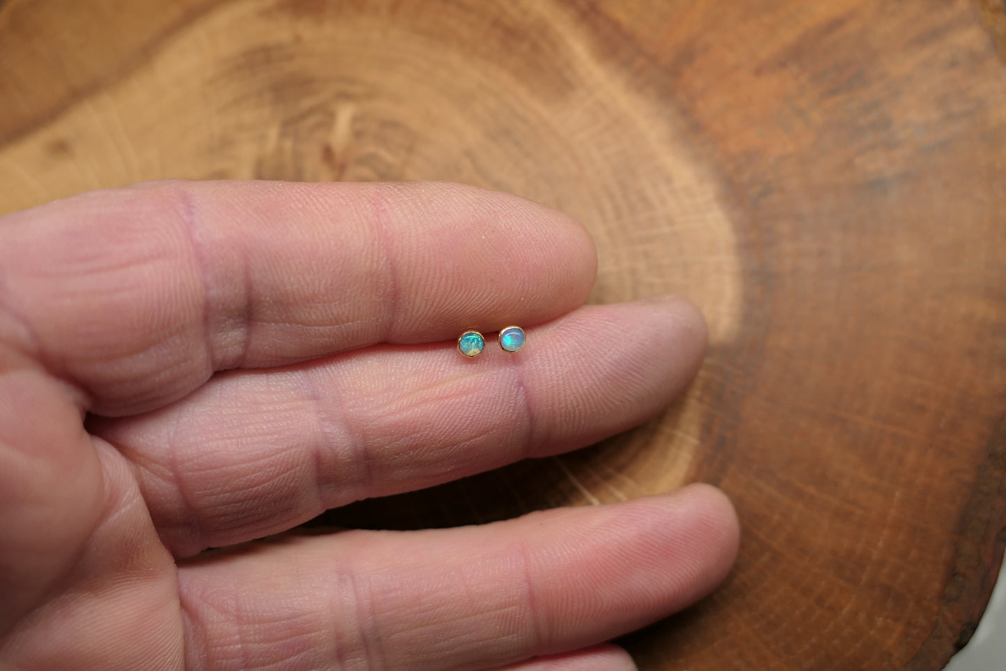 3mm 18k gold earstuds