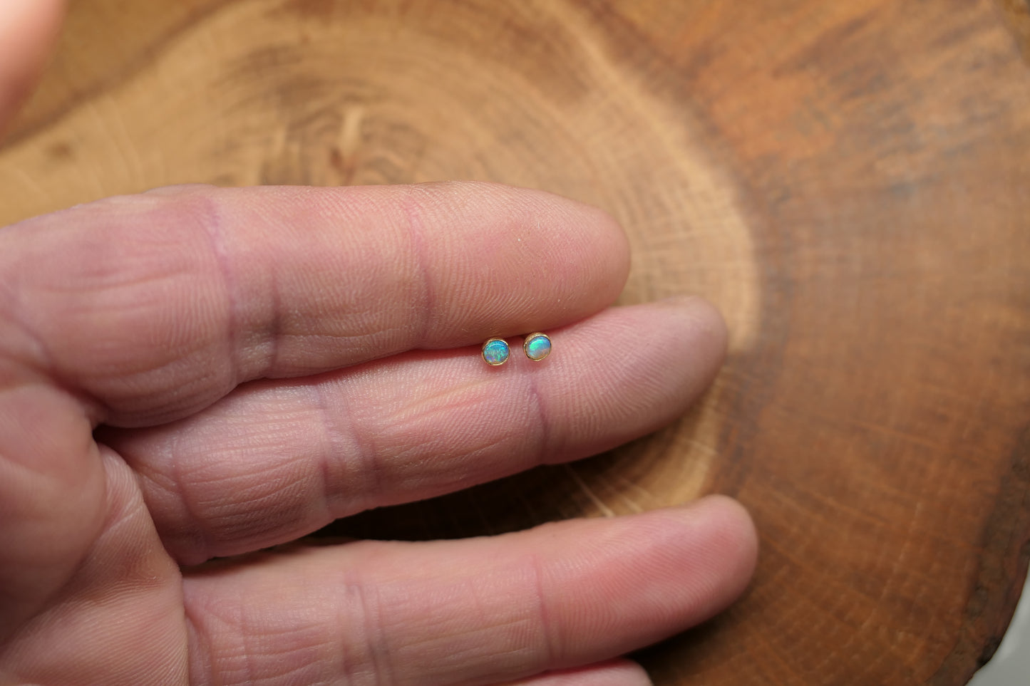 3mm 18k gold earstuds