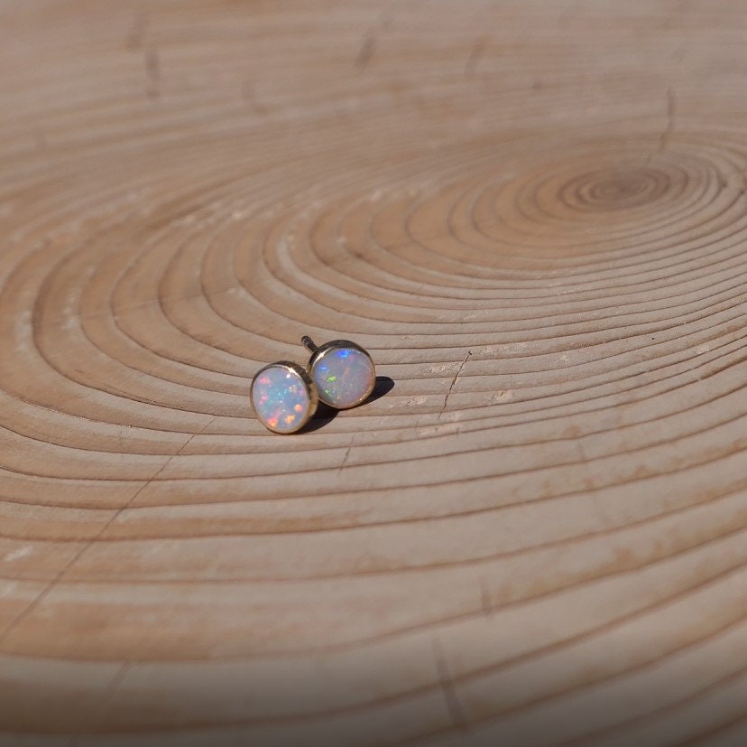 Brilliant 5mm 18k gold ear studs|earrings|gem opal